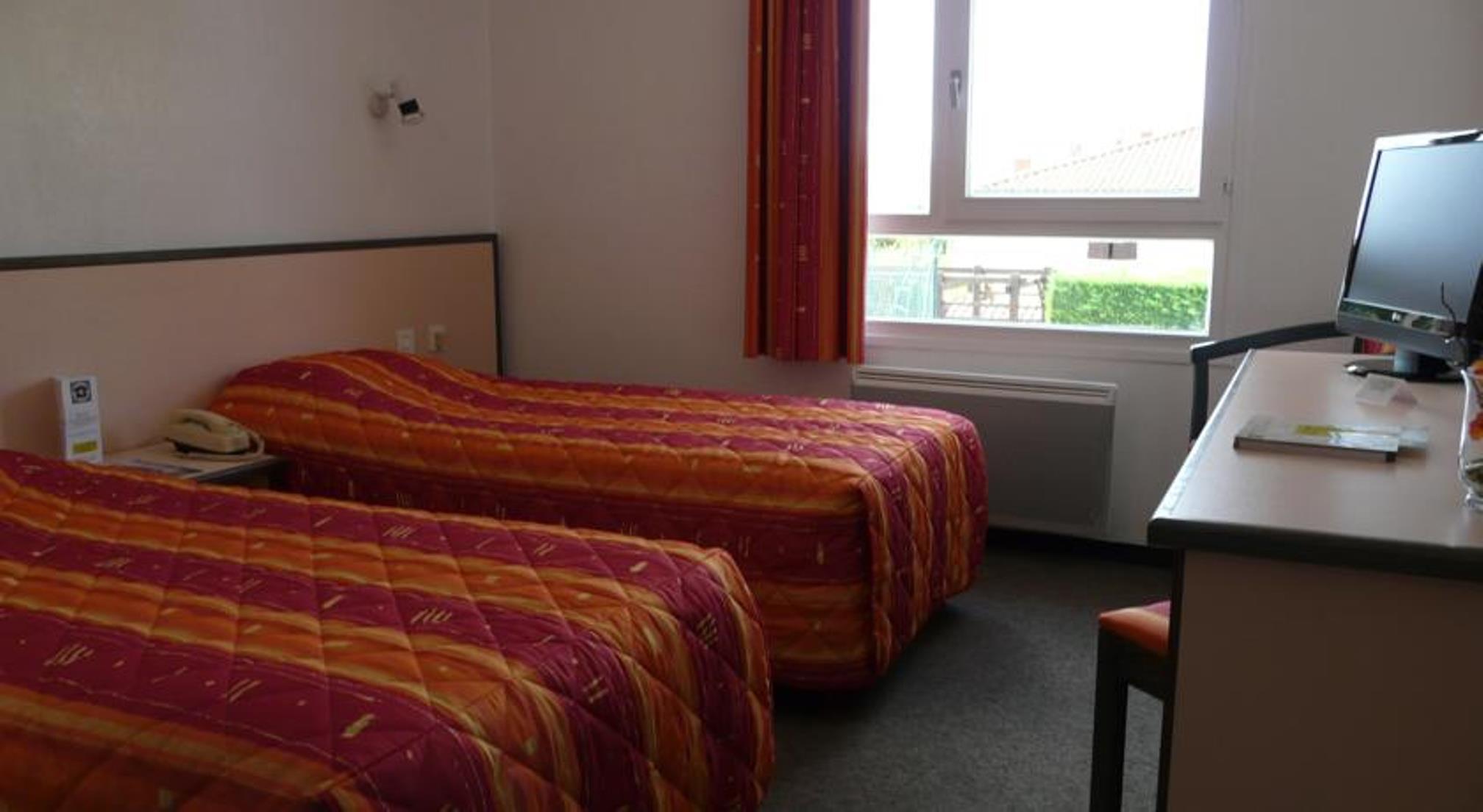 Hotel Le Chatard Sarcey Екстериор снимка