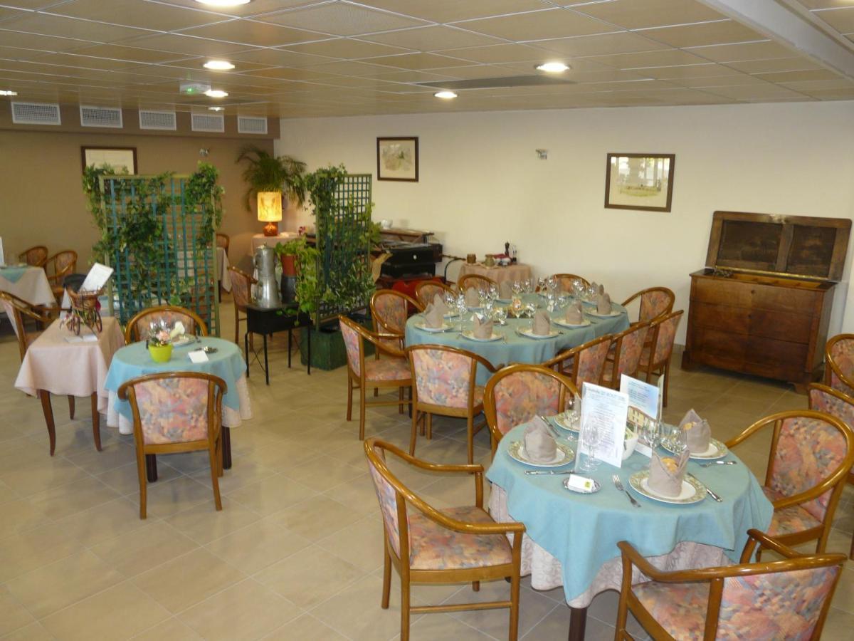 Hotel Le Chatard Sarcey Екстериор снимка