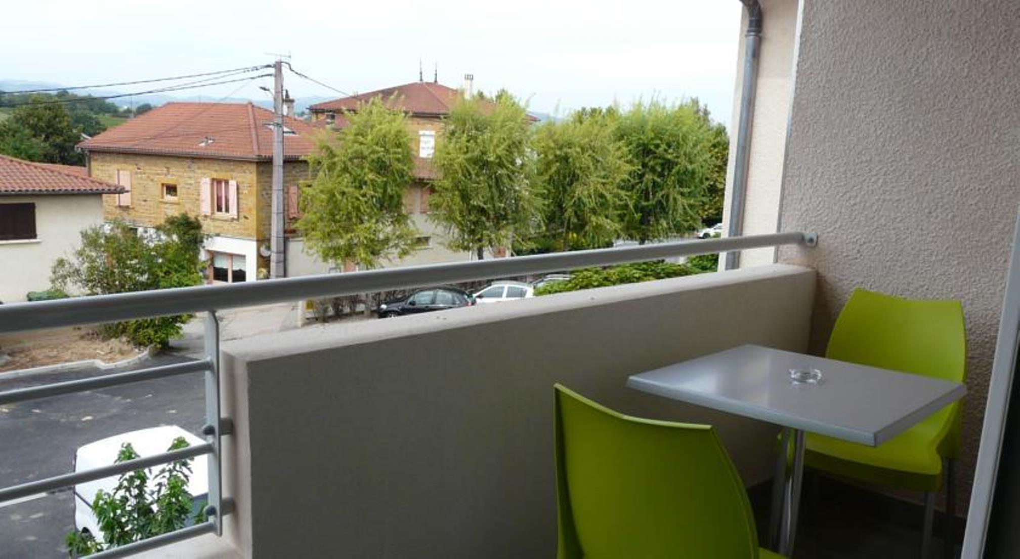 Hotel Le Chatard Sarcey Екстериор снимка