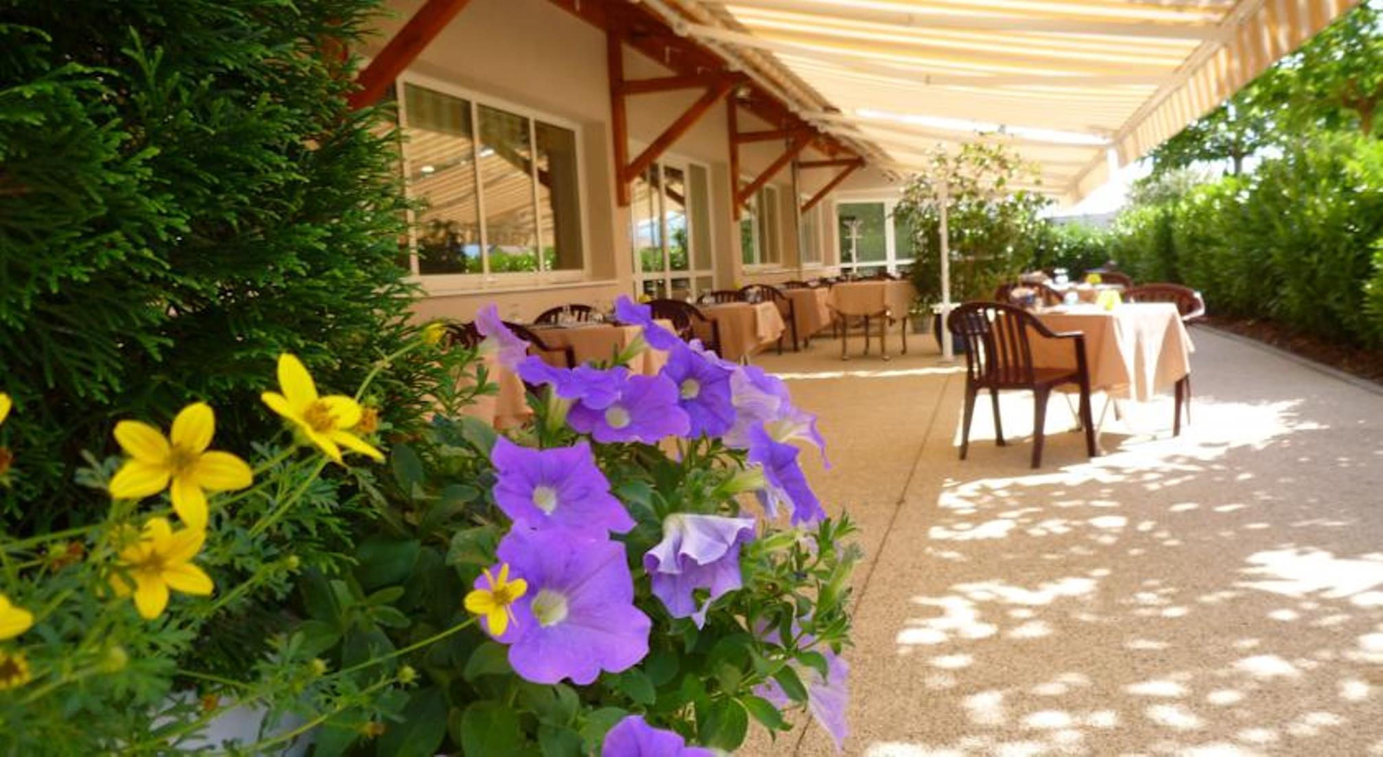 Hotel Le Chatard Sarcey Екстериор снимка