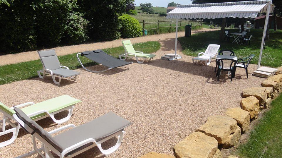 Hotel Le Chatard Sarcey Екстериор снимка