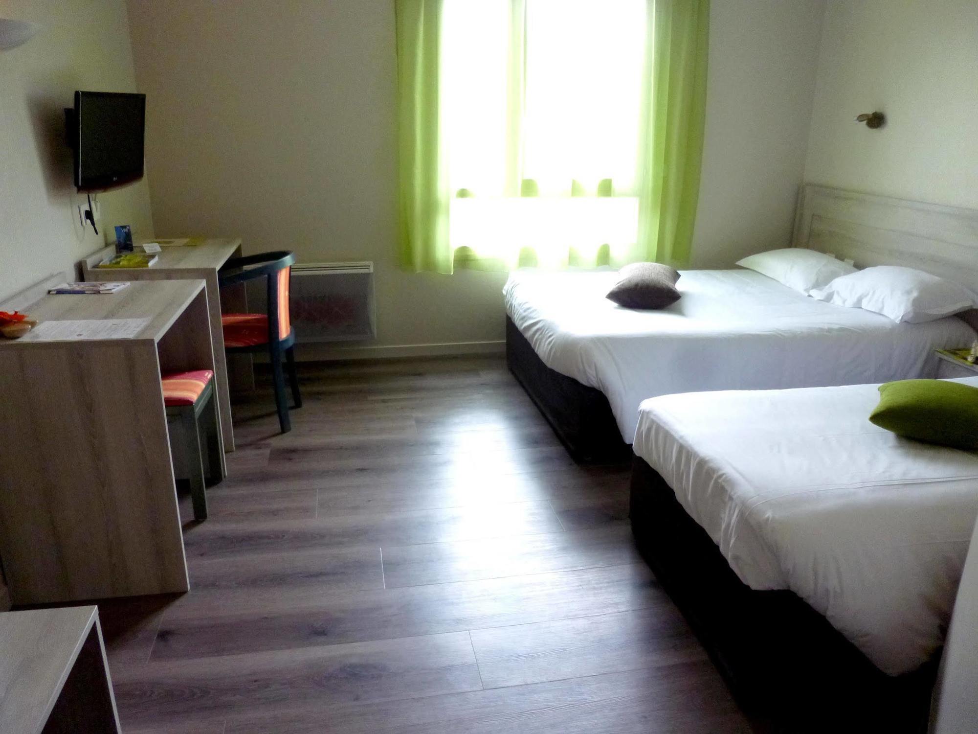 Hotel Le Chatard Sarcey Екстериор снимка