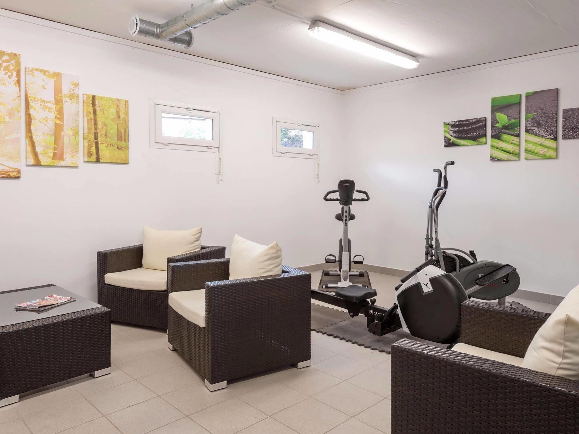 Hotel Le Chatard Sarcey Екстериор снимка