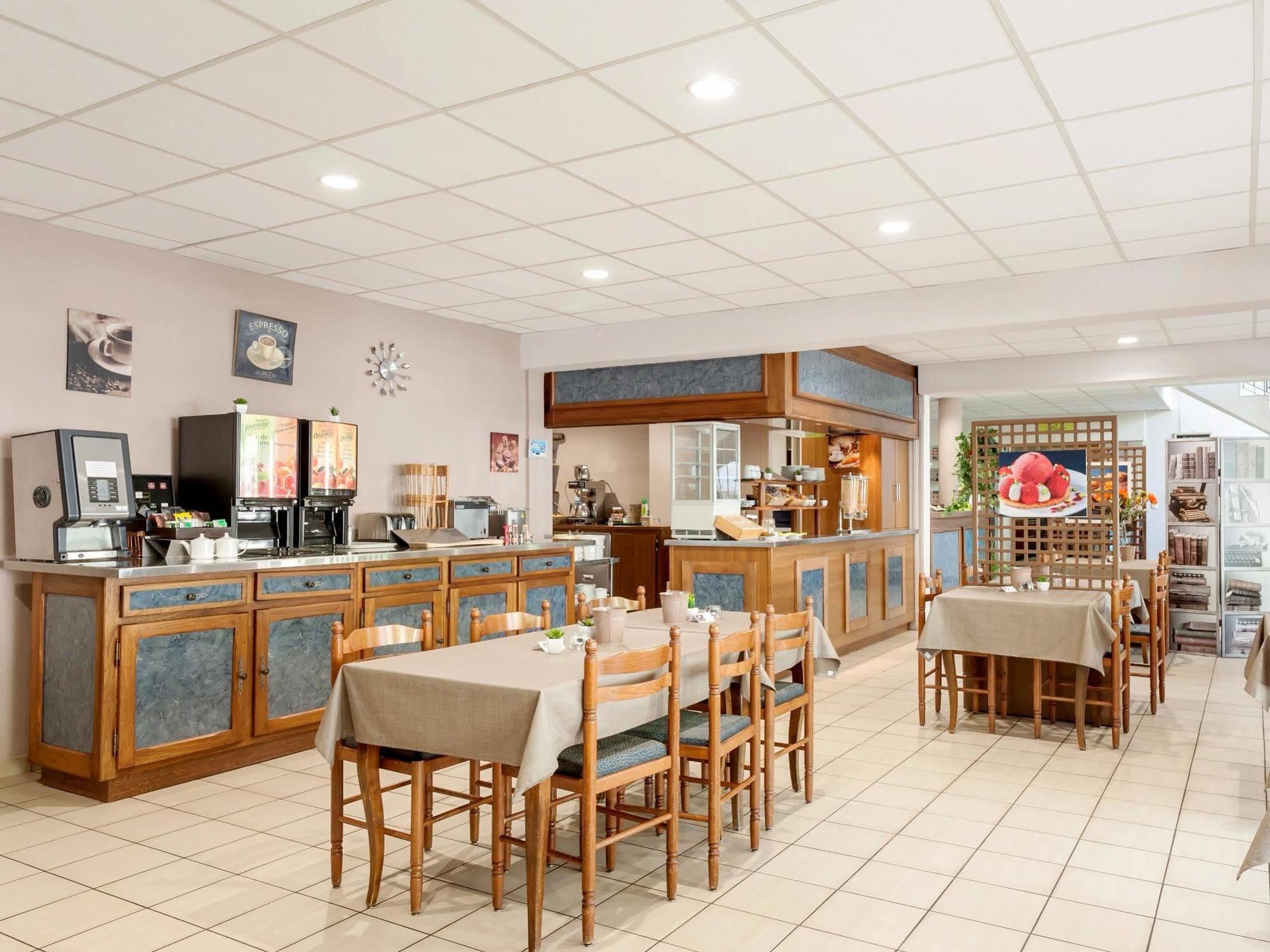 Hotel Le Chatard Sarcey Екстериор снимка