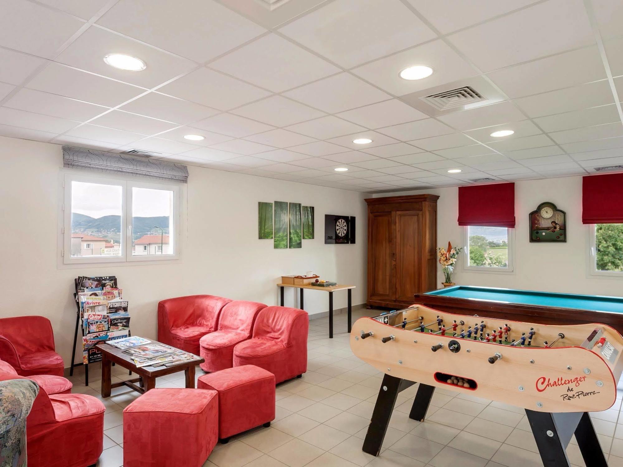 Hotel Le Chatard Sarcey Екстериор снимка