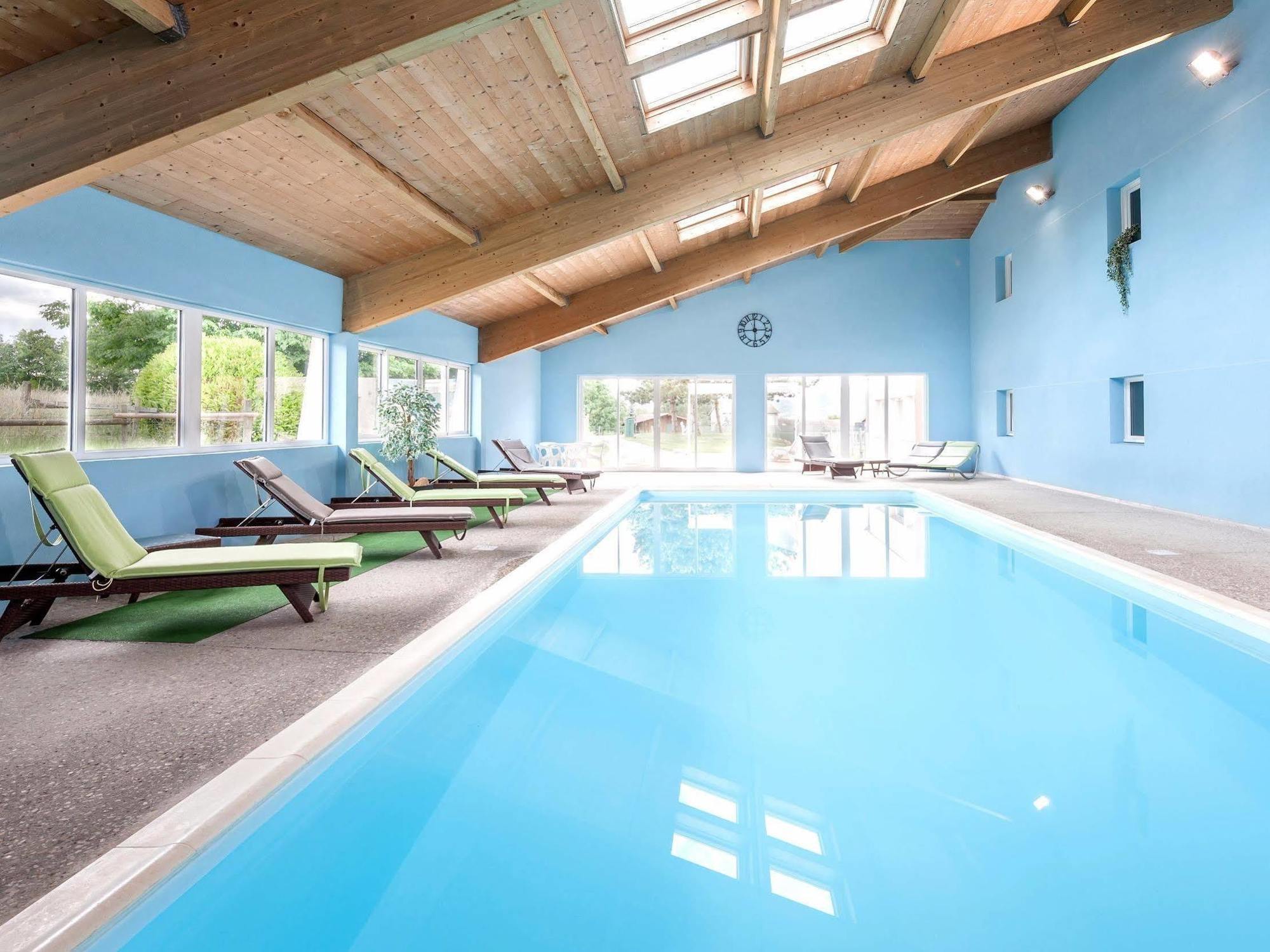 Hotel Le Chatard Sarcey Екстериор снимка